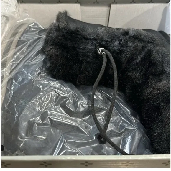 Elegant Black Fur Winter Boots - Picture 8 of 9